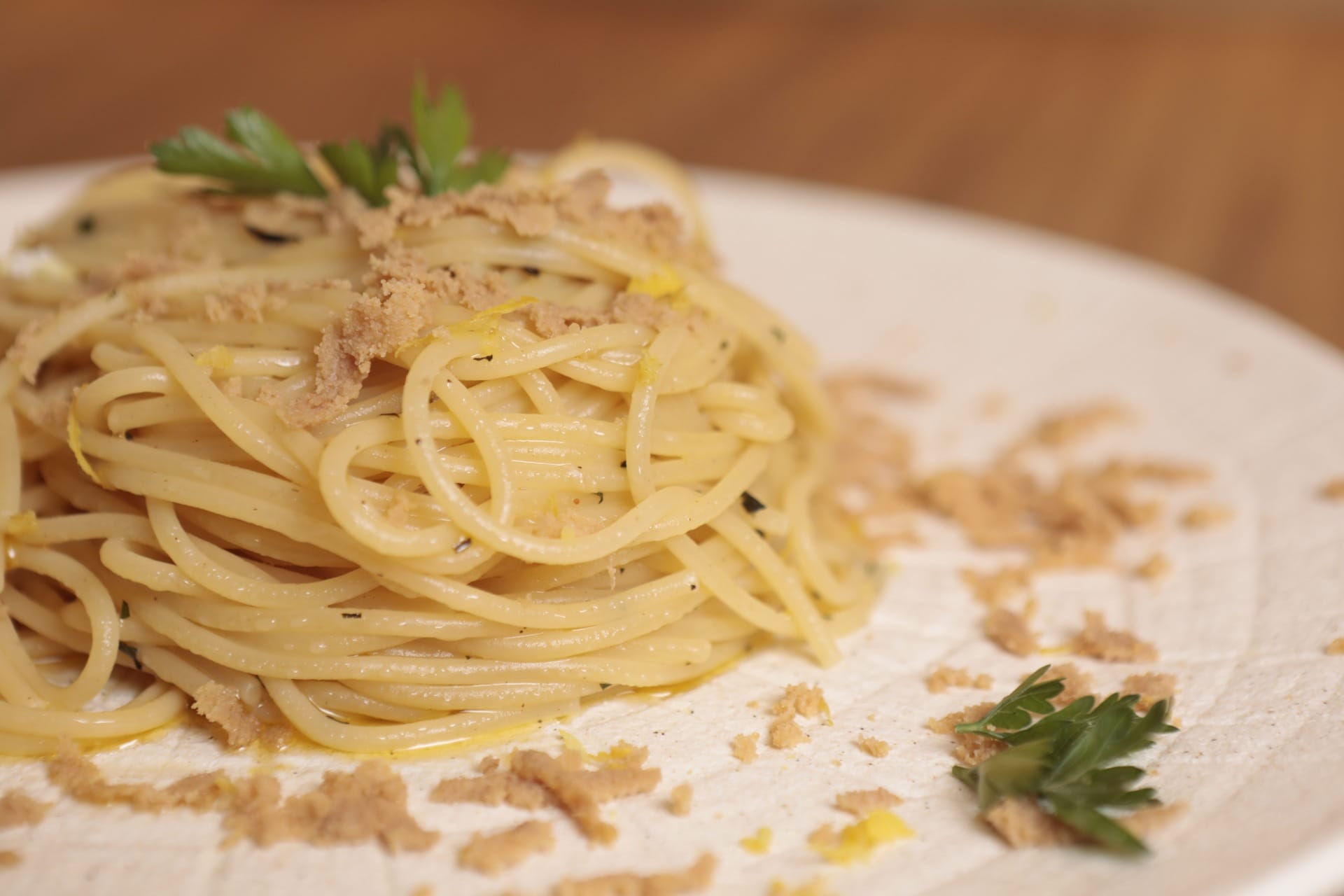 Spaghetti con bottarga e scorza di limone