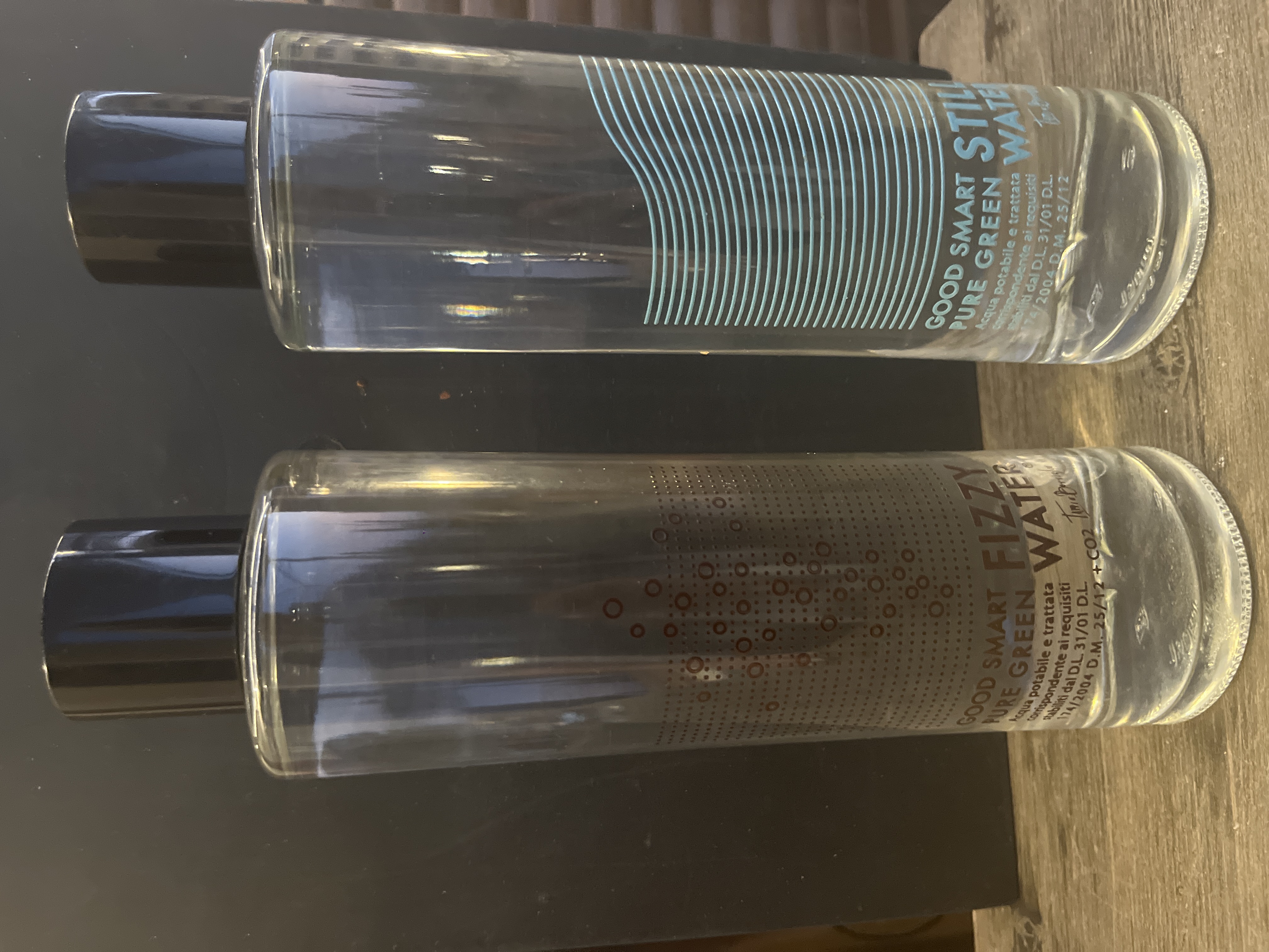 Acqua naturale e frizzante 